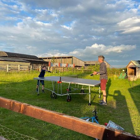 Rew Farm Country & Equestrian Accommodation - Sunrise Lodge Мелкшем Екстер'єр фото