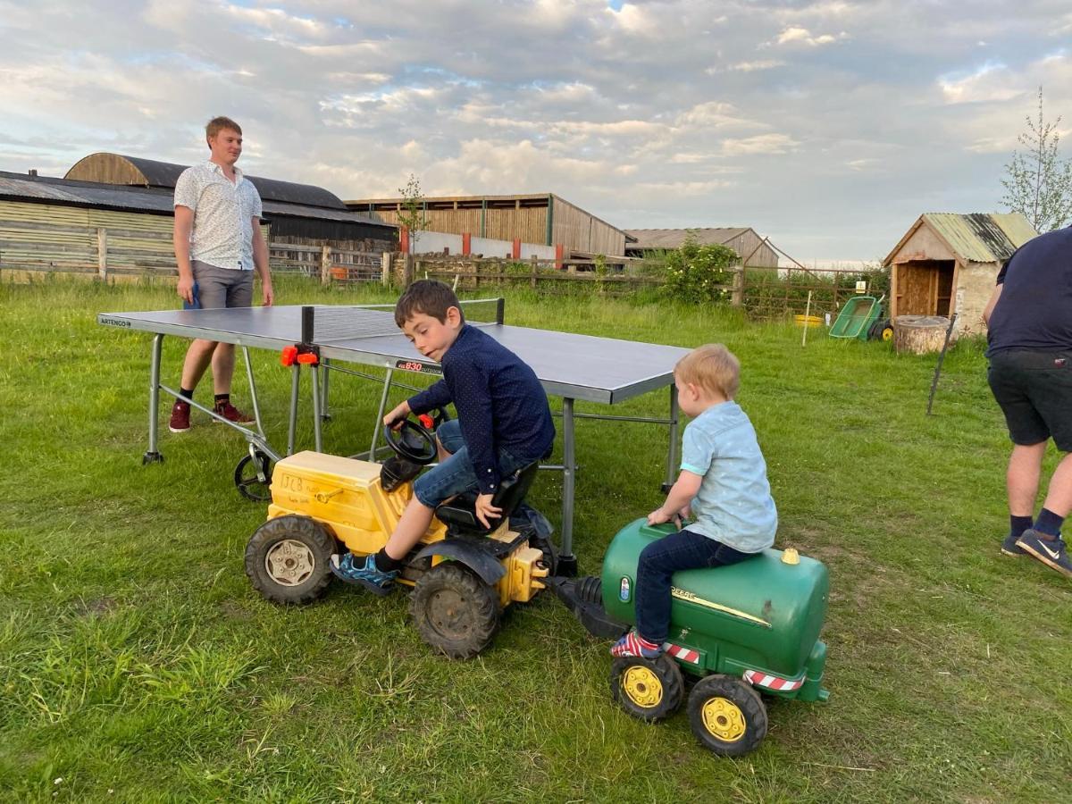 Rew Farm Country & Equestrian Accommodation - Sunrise Lodge Мелкшем Екстер'єр фото